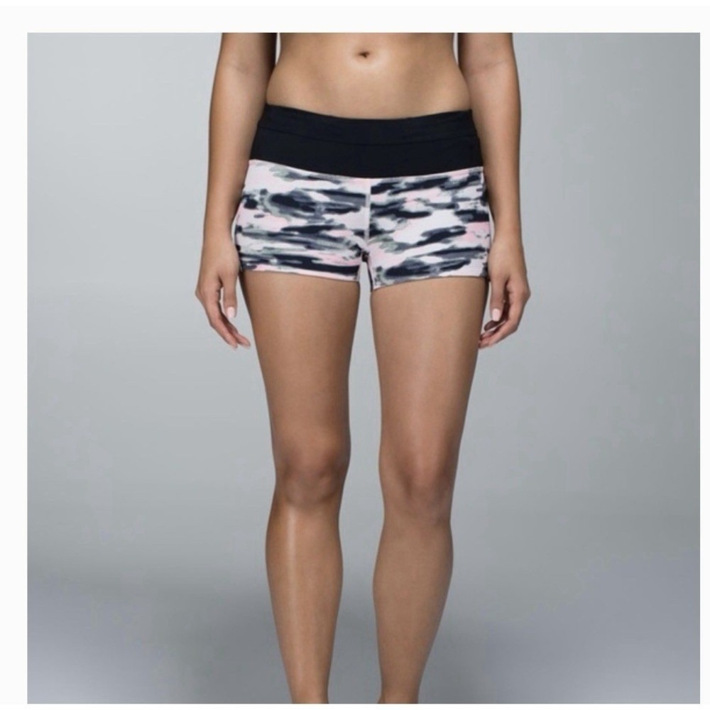 Lululemon Water‎ Bound Run Swim Shorts Size 4 Wamo Camo Reversible Pink Black